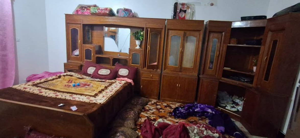 غرفة نوم بدون كنتور نضيفه السعر 375 وبيها مجال كاونتر السنك مرمر السعر 175وبي مجال مكلف بالنشر رقم صاحب الغراض***********
