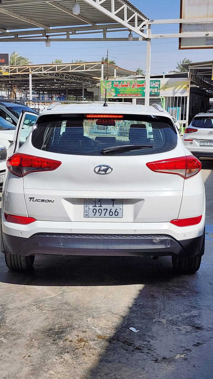 اقرا التفاصيل قبل لتخابر خلاف كلامي اني ادفع السونار 
توسان خليجي موديل 2017
السياره مكفوله من الصبغ والتبديل ولفتح
عده بارد بصيط بصندوك مامبين 
محرك كير ع شركه 
السياره جديده وجاهزة دينار متصرف عليهه 
رقم بغداد الجديد بأسمي 
السعر 172 مكان السياره بغداد اليوسفيه 
وترهم مراوس حسب القناعه 
***********
***********
