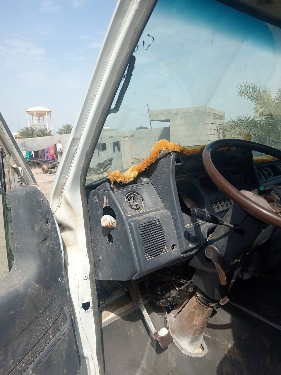 داينه لبيع موديل ١٩٩٠ رقم ديالي سنويه ٢٧ كير ومحرك وكسل وشاصي مكفول بلشرط السعر ٦٠ وبيهه مجال المكان ديالي سد حمرين رقم ***********
