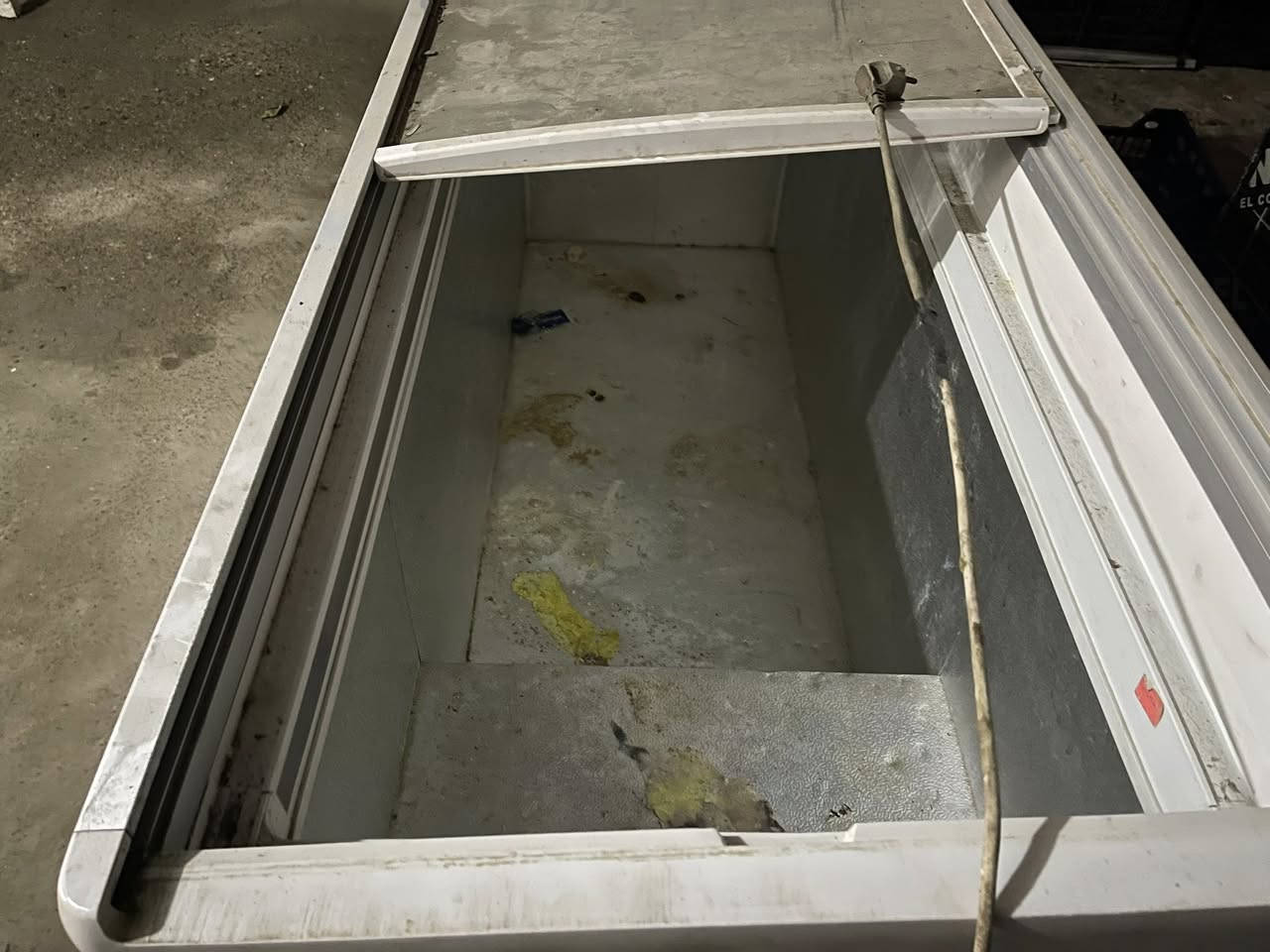 سلام عليكم مجمده حجم وسط صناعه عتقد تركيه
سعر٤٠٠بيه مجال شي قليل
عنوان بغداد شعب حي بساتين
رقم ***********
