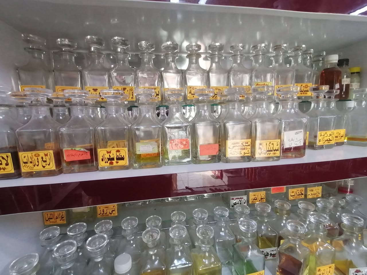 السلام عليكم
متوفر عارضه ذهب للبيع ميز عرض زجاج شيش عطور العنوان نجف *********** وتساب
