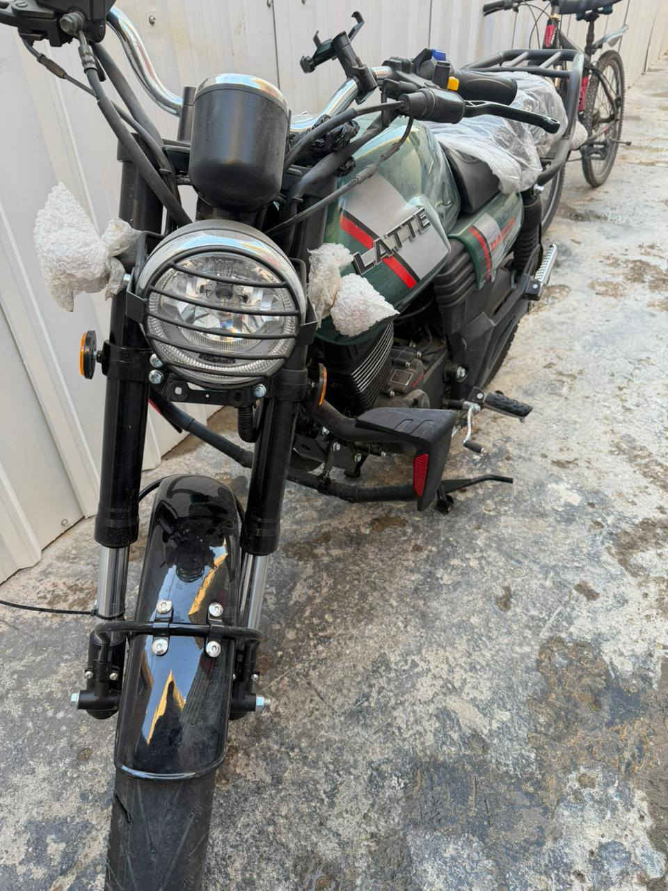 سلام عليكم اخوتي الطيبين دراجه دايوان لايتي 2025 دراجه اخت الزيرو ماشيه 3 آلاف بصمه تشغلين عن بعد مرقمه اربيل كفاله عامه ***********
