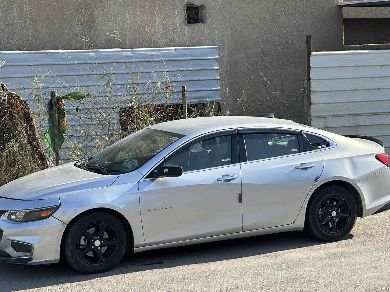 السلام عليكم 
شوفرليت ماليبو 
2017
موصفات عادية 
ضرره بس بنيد فقط 
سياره حلوه كعده ما تصرف عليه شي 
اريد أبيع او مراوس 
حتلو شي اغله منه ولفرق موجود 
سعر 95
***********
بي وتساب هم
