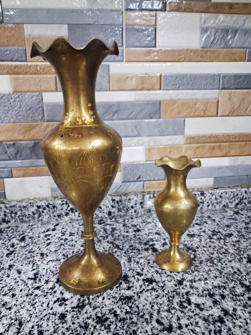 مزهريتين دمشقي. 
حجم جيد.
بسعر مناسب


**إذا كنت صاحب هذا الإعلان وتريد حذفه لأي سبب، رجاءا أرسل رسالة إلى الدعم الفني**