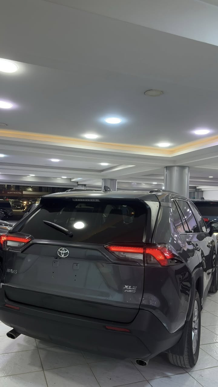 لبيع او المراوس
راف فور فول مواصفات
بانزين وليست هايبرد ! 
  RAV4 2023 XLE PLUS AWD 

سعرها 220 وبيها مجال للشراي 

بجم كبس (بدون ضربة بالبجم )
 بدون ايرباك ( فقط ايرباك التكمة طاك )
ضررها صندوك وجاملغ خلفي

بيها بخصة صغيرة بالسقف على وضعها بالشحن صارت ترجع pdr 

فتحة سقف سلايد
فور ويل
تدفئة كشنات
تدفئة ستيرن
بصمة تشغيل
بصمة ابواب 
رادار امامي
رادار خلفي
رادار جانبي ونقاط عمياء 
صندوق كهربائي 
هاندبريك بصمة 
كاربلاي وايرليس 
عداد نصف دجتل 
وضعيات قيادة 
دفع رباعي 
اوتو هولد
اوتو ستوب 
تبريد مناخين
تبريد قطعتين 
محافظة على المسار 
مانع اصطدام 
كشن السايق كهرباء
لايتات زينون
ويل كب
وباقي مواصفات الراف فور المعروفة

رقم تلفون 
***********
***********
