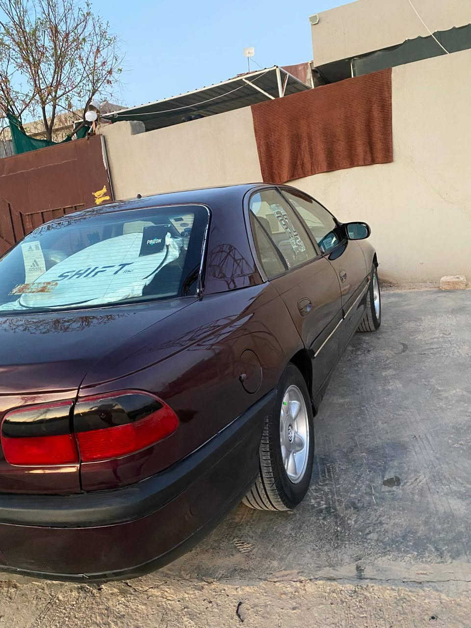 اوبل موديل 1994 محرك 20 كير اوتماتيك فول فول
جوم كهرباء 
رقم كركوك سنويه منتهيه  شرط تحويل 
هزه جديده 
بطاقه بانزين بيه 
تبريد 🥶نقص كوبريسر 
بدون ضربه كل جسمه عل بلاد 
كلير لجماليه فقط 
سعر 38$ بيه مجال بسيط 
***********
