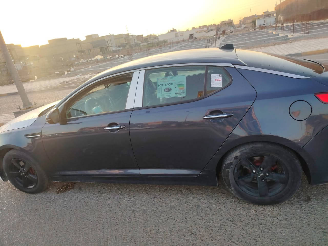 كيا اوبتما 2015 وارد امريكي بيها حادث بخشم البنيد والبنيد مبدل الكير وحداديه مكفولة بيها بارد بالصندوق وبيها بارد بالجاملغ الخلفي الأيمن وبارد بالباب الخلفي السيارة مامصبوغ بيها ولا شي بس بوارد  مكانها ميسان وسعرها 107 وبيها مجال  رقمي ***********
