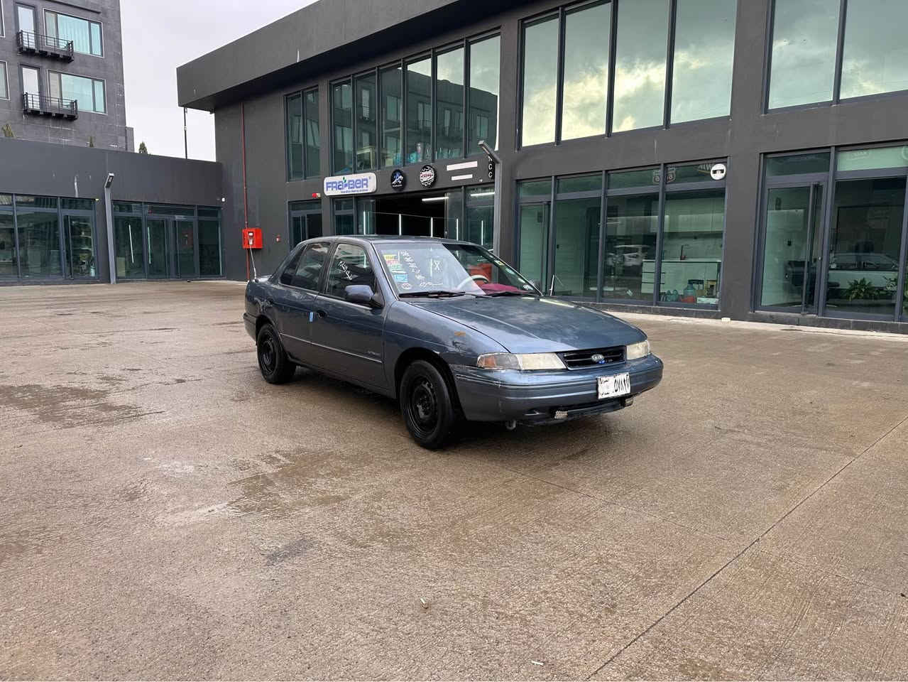 شوين سليماني
***********
كيا سيفيا ١٩٩٤
مه كينه ٨ به خ گير تو ماتيك ئارمي بلاسيك سليماني گيرو مه كينه به شه رتي ١٠ فيته ر كاره باي گه مي ته برد له سه سويج بي ده عم بي ليدراوي سه ياره كي زور بي مه سرو ف جاأيزه ٢٨ كه لا مه عامه ليكي برا يانه السليمانية, العراق
