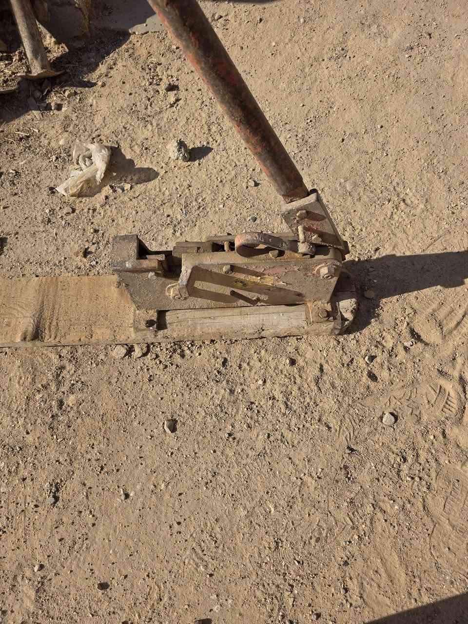 سلام عليكم غراض للبيع 
مكص تسليح شيش 
دروجه كهربائي الطول ٤ ينفتح ٨ متر سلايت 
مكاني كربلاء رقمي الإتصال ***********
