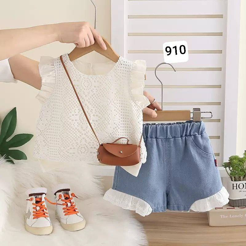 شايفين  هيج جمال يتكون من 3 قطع مع حقيبه يلبس من عمر 8 أشهر حد ل4 ناعمه توصيل جميع محافضات موجود


**إذا كنت صاحب هذا الإعلان وتريد حذفه لأي سبب، رجاءا أرسل رسالة إلى الدعم الفني**