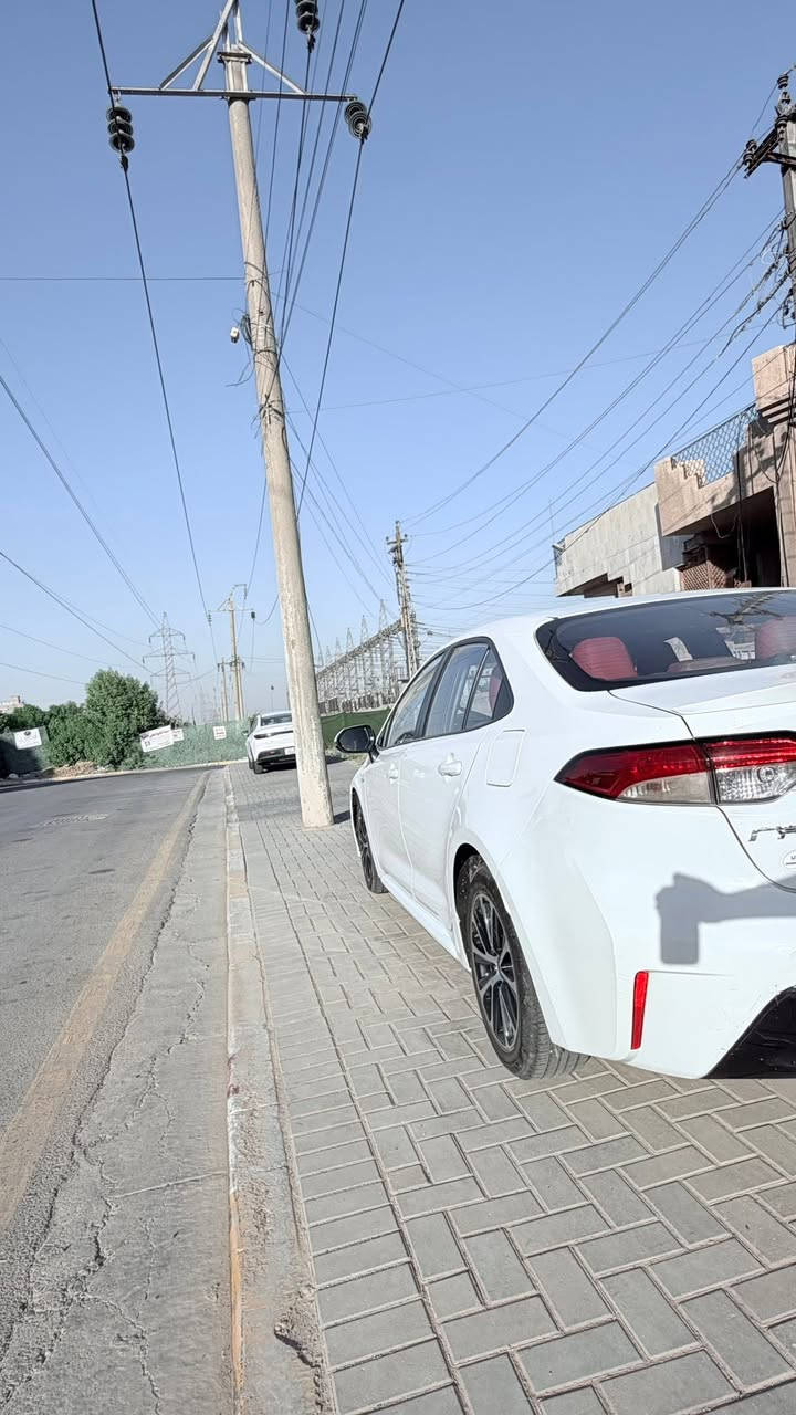 السلام عليكم كورلا موديل 2025 امريكي هايبرد ماشيه 60،000 مكفوله كفاله عامه من كلشي بيهه طختين وسويتهن PDR  بالباب والجاملغ السيارة فول مواصفات 1/1 رقم بغداد بأسمي 
المواصفات 
بصمات عدد 2
سلايت 
رادار امامي 
لد امامي خلفي
تبريد خلفي 
شاشه اصليه 
كامره دواره 
كروس سرعه 
تحكم ستيرن فول 
هندبريك بصمه 
كشنات داخل احمر جلد 
كشنات كهربائية
وبعد بيها مواصفات اكثررر
السياره حلوه وكاعده كلش
رقم ***********
سهرهه 142 وبيهه مجال قليل
عنواني بغداد سيديه
