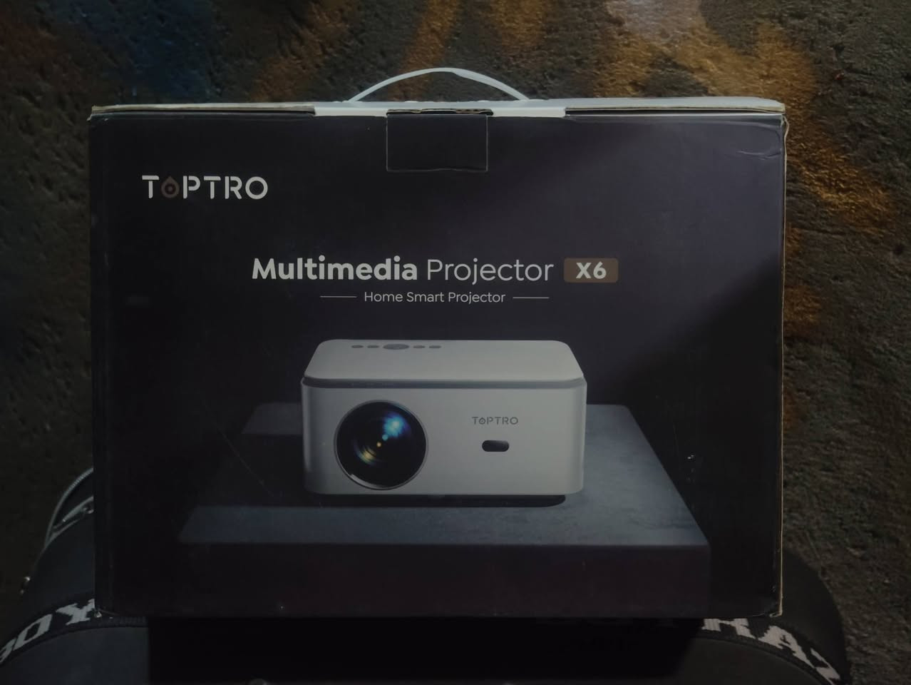 داتاشو toptro x6 
Fhd 
ويدعم 4K  جهاز مواصفاتة كلش قوية وبي نظام اندرويد 

الدقة الأصلية: ‎1920×1080 (Full HD)
يدعم: تشغيل فيديو ‎4K‎ لكن بشكل downscale (ليس 4K حقيقي)
السطوع: حوالي 750 ANSI Lumens
نسبة التباين: ‎20000:1‎
حجم الصورة: يصل تقريباً إلى 278 سم عرض (حوالي 110 إنج تقريباً
يدعم نظام اندرويد 11

السعر 125 الف


**إذا كنت صاحب هذا الإعلان وتريد حذفه لأي سبب، رجاءا أرسل رسالة إلى الدعم الفني**