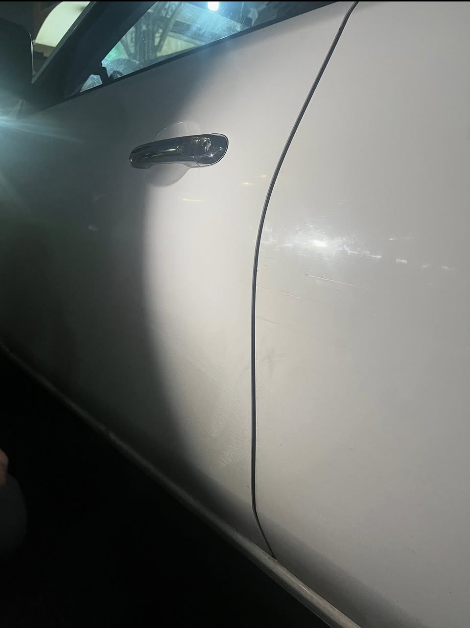 السلام عليكم
للبيع 
نيسان صني  هندي موديل 2021 كفالة عامة من الصبغ ماشية ٩٧ الف محرك وكير شرط شركة طخم حدادية جديد طخم تايرات جديد باتري جديد  
 بيها تعديل جداً بسيط بين البابين 
 ***********
