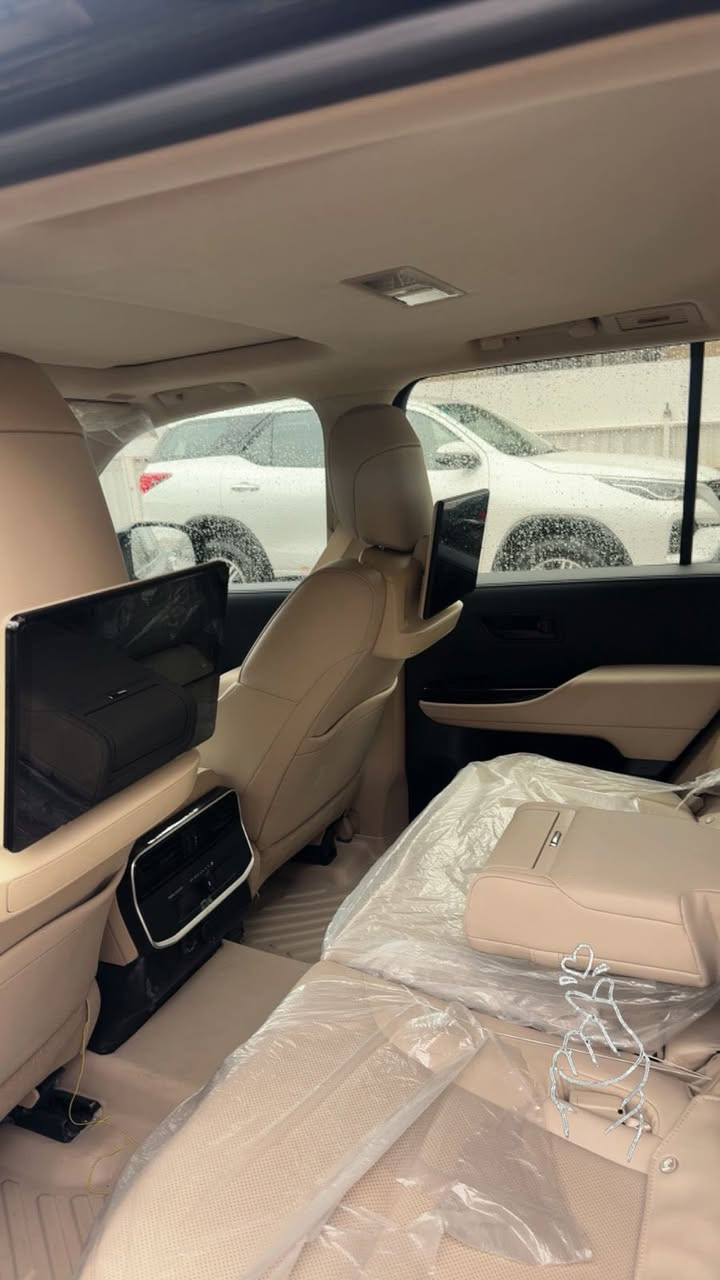 لاندكروز مديل 2025 jxr ساز فول مواصفات للاخير مكانها بغداد ماشيه الف فقط تحويل مباشر السعر 750 وبيه مجال للاستفسار ***********
