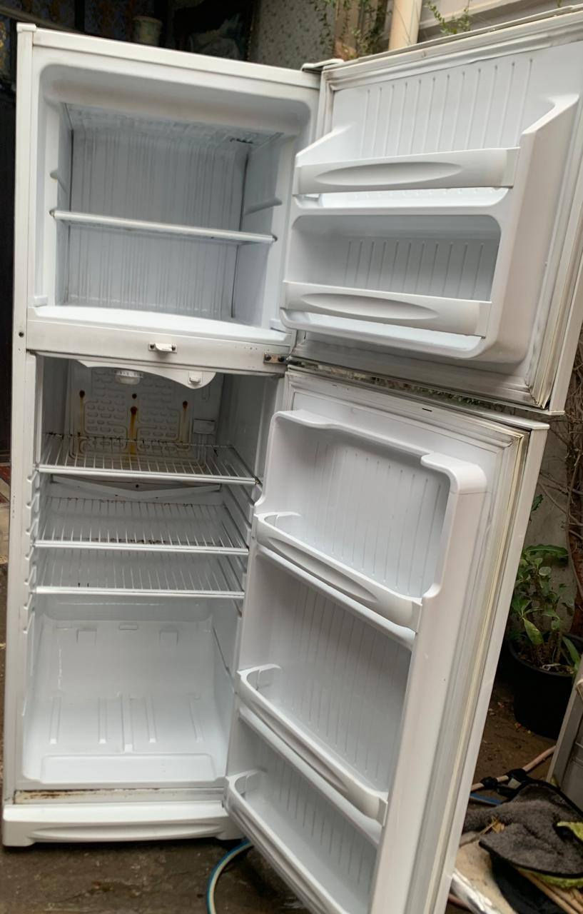 ثلاجه للبيع مكاني بغداد السعر 200 للاستفسار ***********
