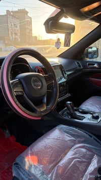 ‏JEEP GRAND CHEROKEE 2019 S  جيب فئة:    S  موديل:    2019  مكينة:    ...