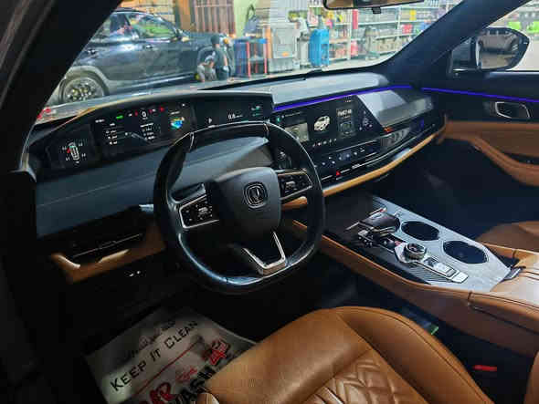 السلام عليكم ورحمة الله
شانجان يوني كي ضمان البخيت

العداد الحالي 56000 km

السعر المطلوب ٣٦ مليون وبيها مجال بسيط

موديل ٢٠٢٤

***********
