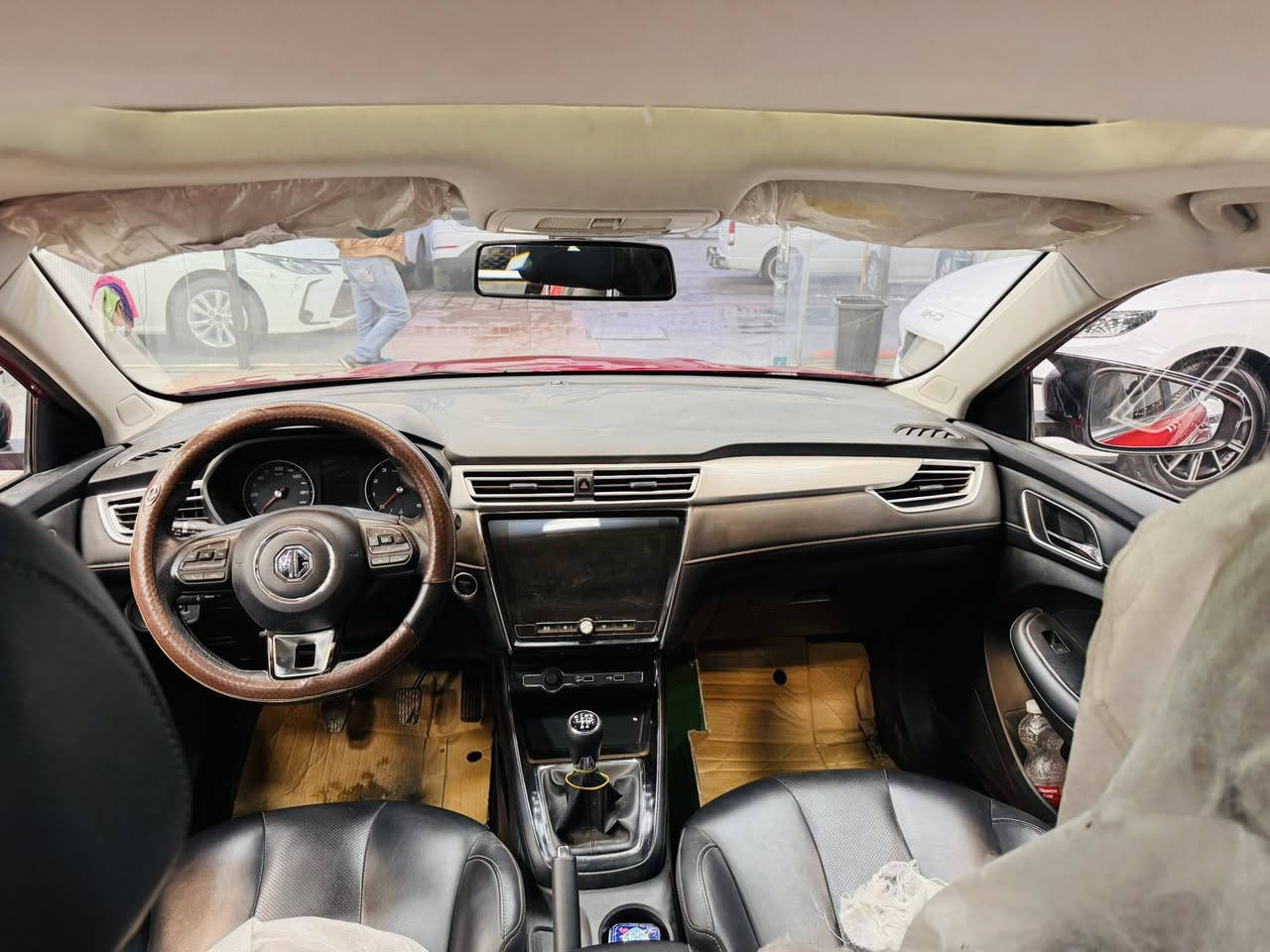 فول مواسةفات مواسەفات گير.عادىMG5 2024  LUXURY تةنها.٢٧ هةزار روشتووة
چوار کامیرە ،سلایت ، کوشن جلد هیتەر ،لایت لیدو زینۆی سپی ،شاشە گەورە ،برێک بەسمە ، ئۆتۆ هۆڵد ، کوشن کارەبا 
6سەماعە ،ئاوێنە شەفت ، زۆری تر 
بێ سبوخ بێ ساردەکوت
شوێن هەولێر
نرخ.95$ وەرەقە 
ژمارەی مۆبایل. ***********
