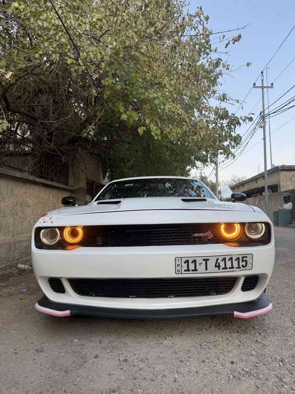 جالنجر للبيع موديل 2017  تشغيل عن بعد دكمه سبورت تتفئه تبريد شاشه ايبات القماره كنتاره الكاعيه مدوشمه جلد رقم بغداد بسمي 6 سلندر سياره كامله مابيه اي نقص  مكاني بغداد البنوك *********** للبيع سعره 150ووقه
وسياره بيه دبات صالنصه ع ريمونت تتحول صوت رياضي وترجعه صوت بلادي ونشره اعيون ع ريمونت ع جامه وشادله صفاره
