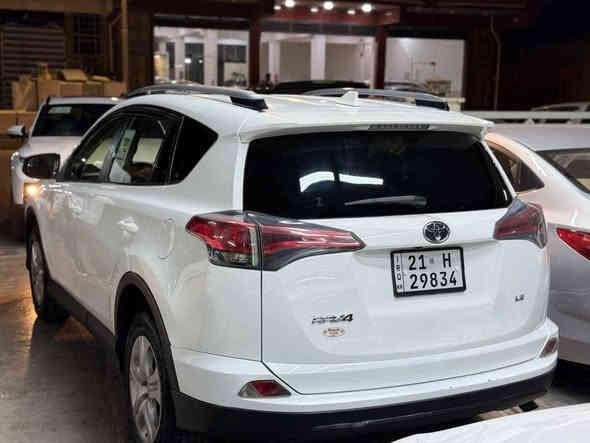 السلام عليكم 
تويوتا راف فور موديل ٢٠١٨ رقم سليمانية جديد 
فئة LE
محرك ٤ سلندر  ٢٥٠٠
تحكم ستيرن جهتين
نظام ايكو وسبورت
كاميرا دوارة وشاشة كبيرة 
منافذ USB, AUX
السيارة حادثه بسيط جدا موجوده صور الحادث وحسب التقرير الامريكي اصطدام بشجرة 
صبغ جاملغ وبنيد
سعر البيع  168 ورقة 
للاستفسار  *********** هيت
