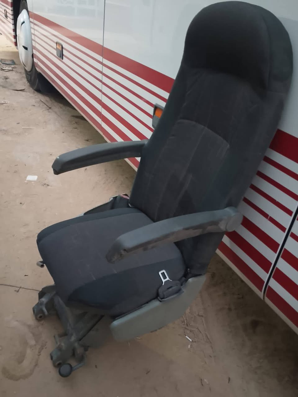 سلام عليكم  كشن مساعد مال ام سيوف  نقلابه علا دشبول للستفسار رقم مبايل ***********
