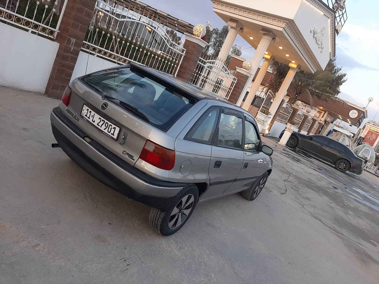 استرا موديل 1994 محرك وكير (اوتوماتيك) بشرط ستيرن بور جامات كهرب ( تبريد ) طخم امامي وخلفي نظيف طخم ويل كب وايرمنية شغالة ( كابون بانزين ) رقم بغداد انكليزي مسطرة سنوية 2030 هزة جديدة شرعيها بالموصل تحويل بشرط السعر 44 ورقة 
*********** اسيا
