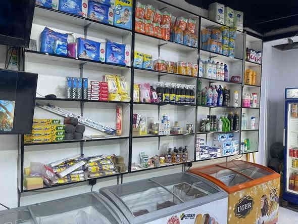 سفينة و رفوف للبيع 
السعر ال سفينة 200 الف 
سعر الرفوف 300 الف 
المكان الشعلة 
الرقم ‭+964 770 425 7820‬
