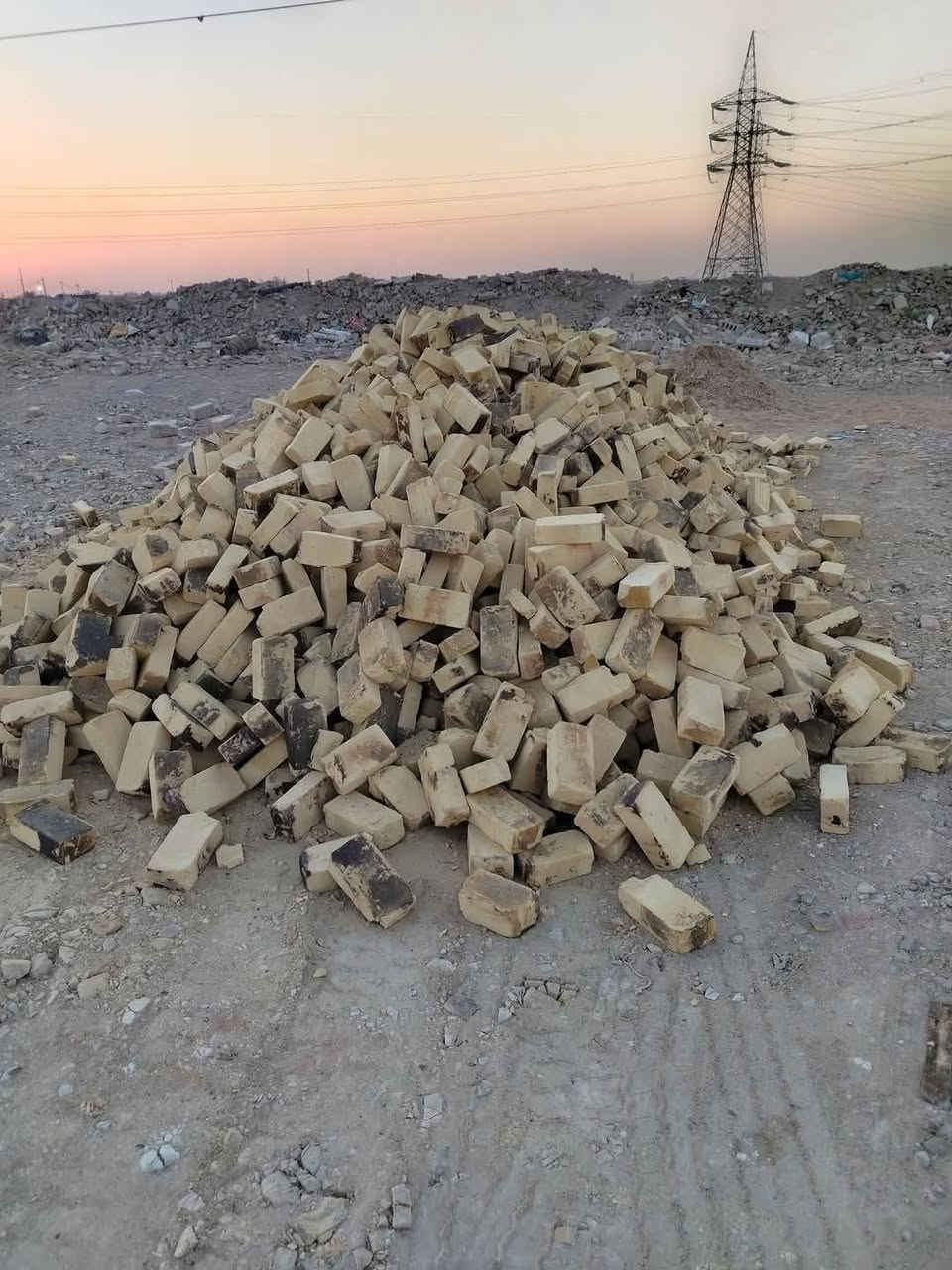 الطن اسمنت كوفه مقاوم واصل الباب 100الف
***********

%1جمهوري مفحوص خالي من الملاح
%2رمل مختبردرجه اولئ مفحوص خالي من الطين
//طابوك معمل عادي درجه اولئ خالي من الملاح 
%3رمل مختبر درجه ثانيه مفحوص خالي من الطين 
%4رمل عادي +رمل مغربل+رمل ناعم
%5حصو ابيض مفحوص مختبر درجه اولئ خالي من الملاح 
%6بحص ابيض مفحوص مختبر خالي من الملاح 
%7حصو اسود مكسر مال النباعي /حصو عدل مال النباعي
%8بحص اسود مفحوص مال النباعي 
%9حصو ابيض درجه اولئ خالي من الملاح 
%10جص عكاده ///لبخ/// جص الهندي درجه اولئ 
%11كرده مختبر ///كرده عادي 
%12ادفان ميلاد درجه اولئ ///رمل ميلاد 
%13اسمنت كوفه مقاوم//اسمنت كار مقاوم//اسمنت جسر مقاوم //اسمنت عادي 
%14سمنت ابيض+بورك+گلو 
%15ابلوك احمر سليمانيه جميع انوع القياسات 
%16ابلوك جريويه جميع انواع القياسات موجود +ابلوك كلاب مال خان النص 
%17طابوك كوره جديد درجه اولئ ++فرشي خضراوي درجه اولئ 
%18سبيس مختبر مفحوص درجه اولئ++ سبيس عادي
 %19طين حدايق درجه اولئ خالي من الملاح 
%20طين ورك مال البحر
سلام عليكم))) للمقاولات العامه وبيع المواد البناء.النجف الاشرف قرب مدينة المعارض حولي النجف الاستفسار عله الرقم الهاتف متواجدين صباحا ومساء
