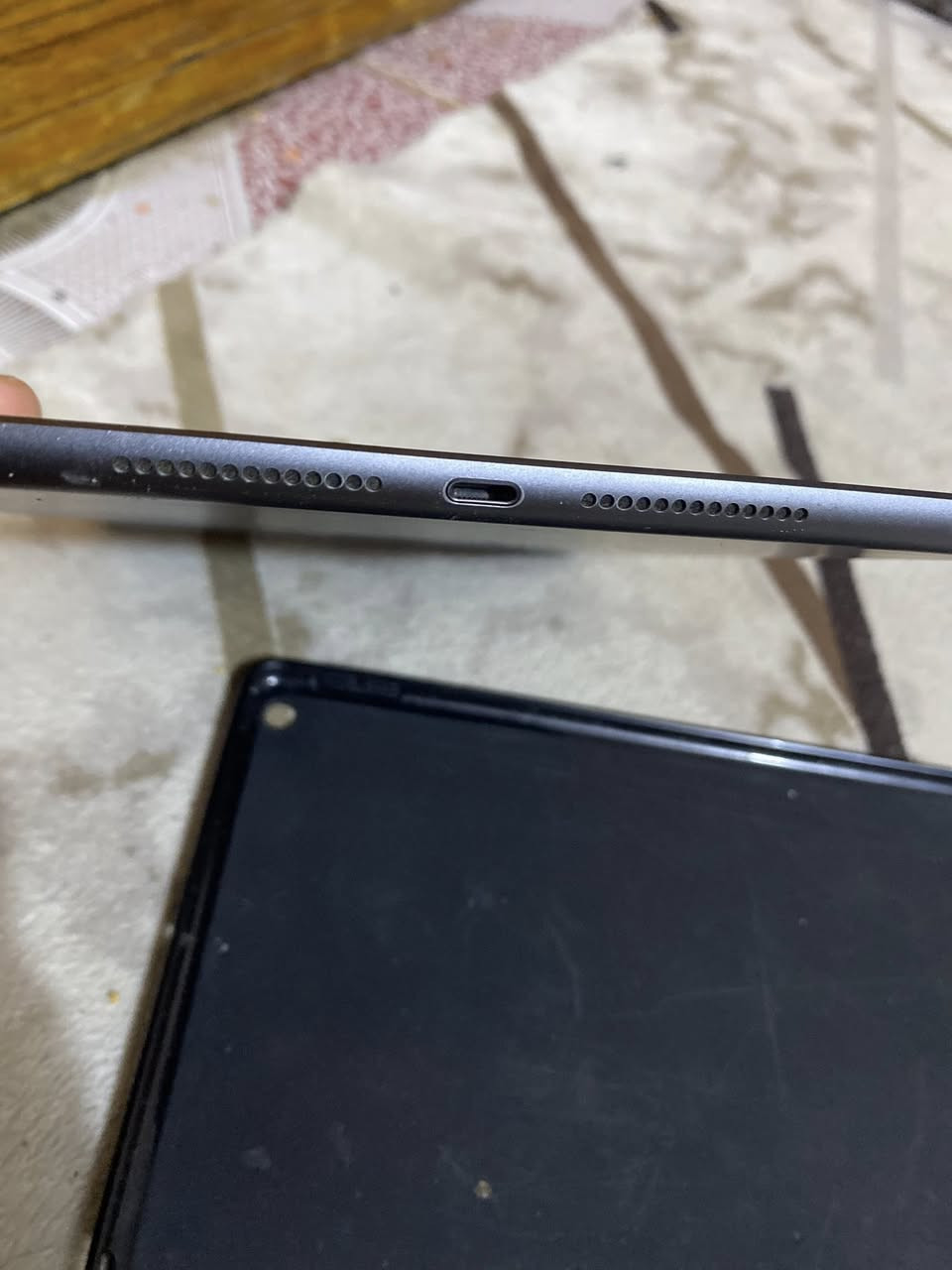 السلام عليكم 
ايباد 9 
ذاكره64GB
نضيف وما يحتوى على اي عطل او مشكله 
وما مفتوح ولا مصلح 
السعر 250 الأستفسار خاص او على هذا الرقم***********
ملحقاته كارتون وبلك شحن
