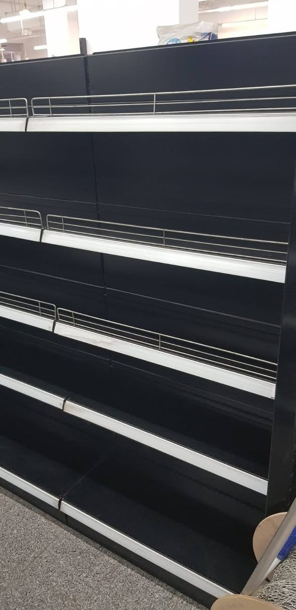 السلام عليكم
للبيع
رفوف تركية وسطية و حائط مع ميز كاشير و اجهزة كاشير و عربات تسوق و سلال
***********
