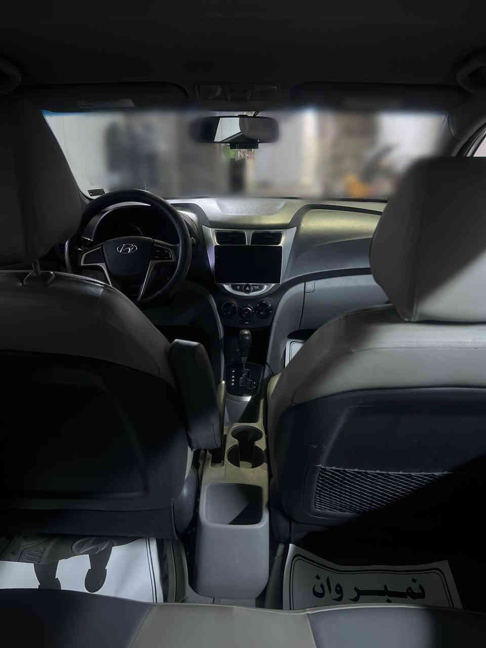 السلام عليكم
اكسنت هاج باك 2016 وارد امريكي 
رقم بغداد اللون ابيض المرغوب 
السياره حادثها جاملغ ايمن وضربه جاملغ ايسر بل الدوسه 
السياره نظيفه مكينه وكير وتبريد وداخلها نظيف جدا 
وعل الفحص تجي وتشوف وتدلل 
مكينه ١٦٠٠    gdi  وماشيه ٧٠ الف كيلو 
السياره مواصفات عاديه نظام ايكو تحكم استيرن ومانع انزلاق وشاشه عرض 
السعر ٩٢ 
للاتصال ***********
مكان السياره بغداد المنصور
