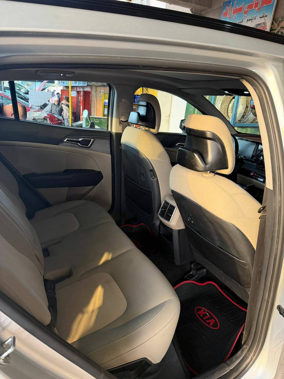 مواصفاتها
كشن كهرباء 
تدفئة مقعد 
تدفئة مقود 
بانوراما 
وباقي مواصفاتها الاعتيادية 
ماشية 90000 
السعر 21500$ وبيها مجال
 بغداد حي القاهرة للاتصال ***********
