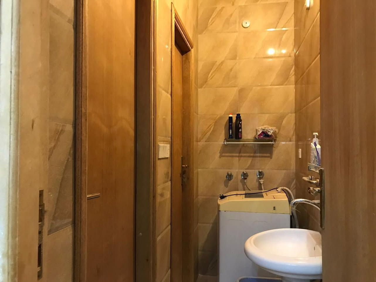 دار للبيع النجف الاشرف حي المعلمين 
المساحة ٣٥٠ متر 
يباع مع الاثاث 

للاستفسار والعرض الاتصال
***********
***********
عنوان المكتب شارع غدير كرامة مقابل حلويات رويال
