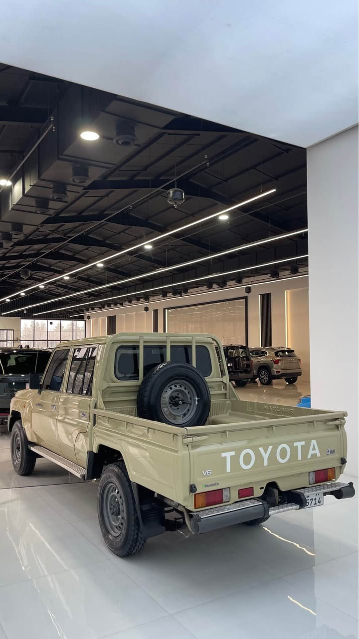 لاند کروزەر (میگزەمینی) مۆدێل ٢٠١٩ تەنها ٥٣،٠٠٠کم ڕۆشتووە سەیارەکە زۆر تازەو جوانە هەموو گیانی بەشەرت بێ بۆیاخە نرخی ٣٦٥ وەرەقە
ژمارەی تەلەفون:*********** السليمانية, العراق
