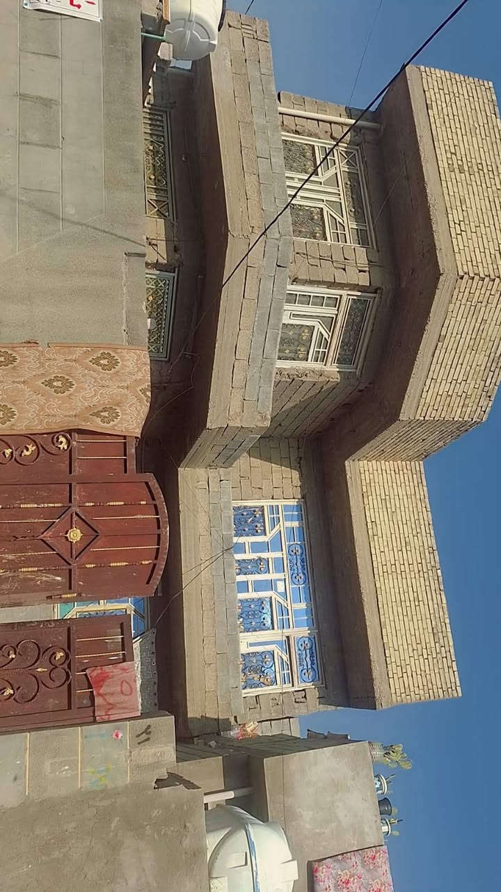 داره للبيع في دور الصحة قرب الوليد قبل جسر ديالى القديم المساحة ٢٠٠م صاله واستقبال ومطبخ وصحيات وكراج فيه ستة غرف للاستفسار الاتصال على الرقم***********
