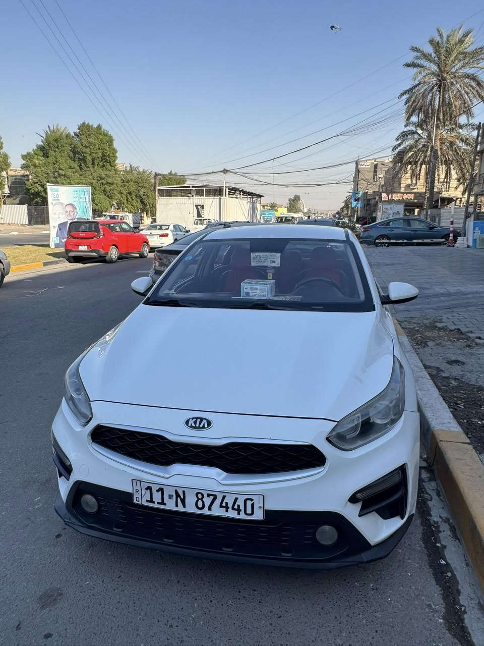 السلام عليكم سيراتو 2021  محرك 1600ماشيه 130 الف  حقيقي السياره امبدله باب خلفي بلادي اصلي وبيه  بارد  مكانين سياره نظيفه كلش 
***********
