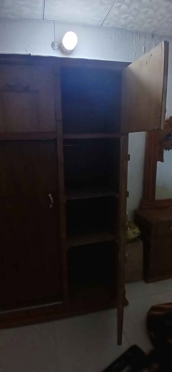 غرفه نوم نضيف كما موضح بالواقع احلا اعدىوني كامره موبايلي مو شي مكاني نجفةحي الجامعه رقمي 
***********
*********** النجف, العراق
