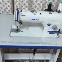 مكينة خياطه حديثه بل كارتون شرط الفحص نضافه 100% كل غراضه وياه وحتئ ال...