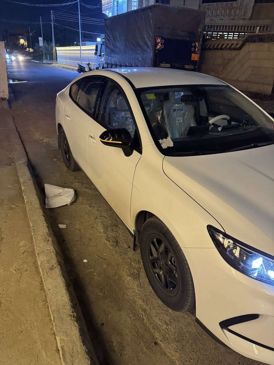 السلام عليكم 
سيارة BYD  للبيع 
BYD  سيل 5 نص مواصفات 
سيارة نظيفة جدا جدا 
تغليف ارضية 
تغليف كشنات 
تغليف دواخل 
رقم بغداد شبه مميز حلو 
ماشية 5000 راح تدخل 6000
السيارة مشتريها صار شهر ونص 
بعدها باسم ابو المعرض 
ملاحظة / السيارة ما وياها شاحنة 

مكان السيارة / الفلوجة 

السعر 17مليون و 700

للتواصل / ***********
