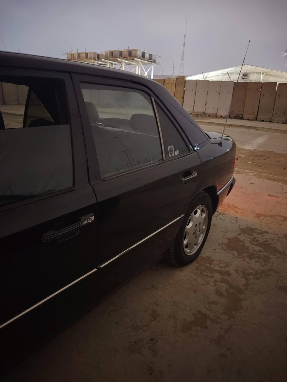 مارسدس دب موديل 92 كامله من كلشي مصبوغه عام للجماليه 75 وبيه مجال بسيط للتواصل الاتصال على الرقم ***********
