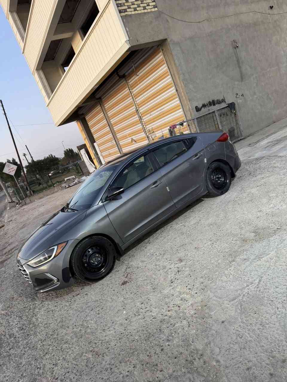 السلام عليكم النترا 17بيه 4قطع صبغ حادثه مال امريكه بنيد والجوملغ او حافت الغد شي كلش بصيط مكينه كير تبريد كلى تمام صدر جديد سنويه ورقم جديدبغداد نص فول السعر 107وبيه مجال مكانه بغداد حي الجهاد اتصل ***********
