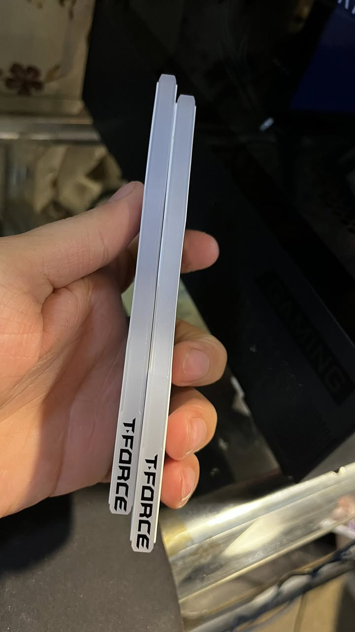 السلام عليكم
رامات T-FORCE للبيع لون ابيض
2x8gb 3600MT/s CL18 T-FORCE WHITE
شغاله مع ضمان مدى الحياة
130,000 سعر نهائي رجائاً
يوجد توصيل لجميع المحافظات


**إذا كنت صاحب هذا الإعلان وتريد حذفه لأي سبب، رجاءا أرسل رسالة إلى الدعم الفني**