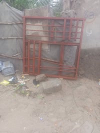 شباك رتفاع متر و45 سانتيم .وعرضه متر و 45 سانتيم شراي يجي خاصخاز الاتص...