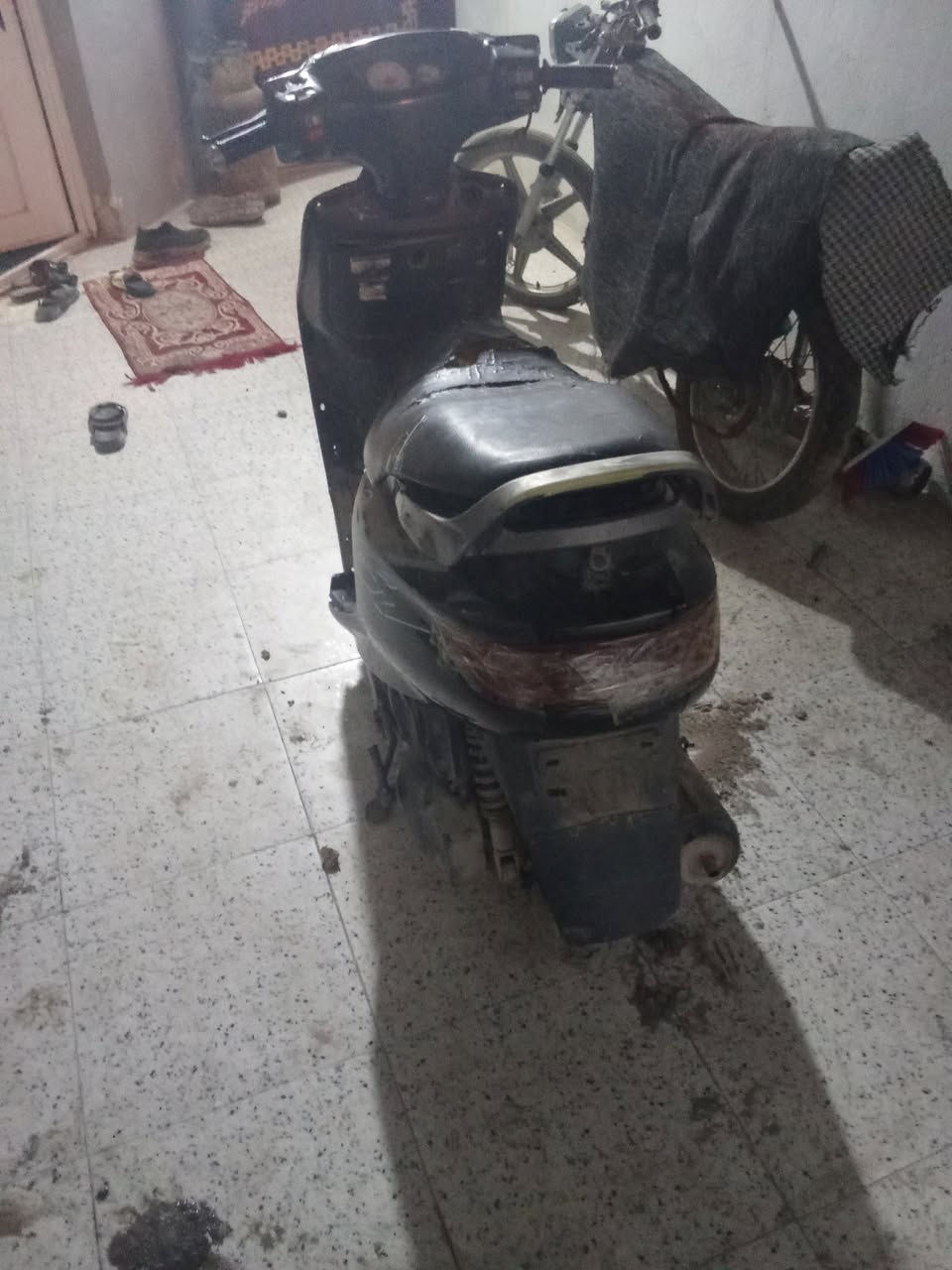 دراجه للبيع دراجه شغاله محرك جديد الله شاهد دراجه كلشي ماعيزه هندر سلف شغال كلشي بيه شغال دراجه صار شهر من اشتريته سعره 400 وبيه مجال حك الجيه العنوان نجف كوفه حي ميسان شارع الجامع رقم موبايل ***********
