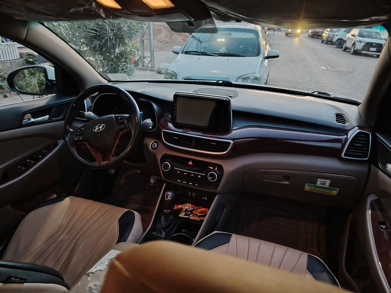 يالله 
……
اسلام عليكم 
هونداي توكسان شركة الكاصد
موديل 2019
رقم بغداد تحويل ثاني يوم 
سنوية مجددة 
رقم الدولي الجديد 
موصفات فول 1-1 ماعده البنرامه
ماشية 120حقيقي  
اشاير بلمري 
5عدسات
حساس امامي 
حساس خلفي 
بصمة 
دبل لد 
شباك نيكل
ويل كروم
كشنات كهرباء عدد2
شاشة كبيرة 
نضام قيادة 2
هواي مواصفات  معروفة 
سبير مانازل  
كير مكينة كفاله ع وضع شركة 
تبريد 🧊🧊
تدفئة 🔥
السعر 202 بيها مجال
سيارة جديدة معنة الكلمة 
مكان سيارة النجف الاشرف حي الجامعه 
الهاتف ***********
