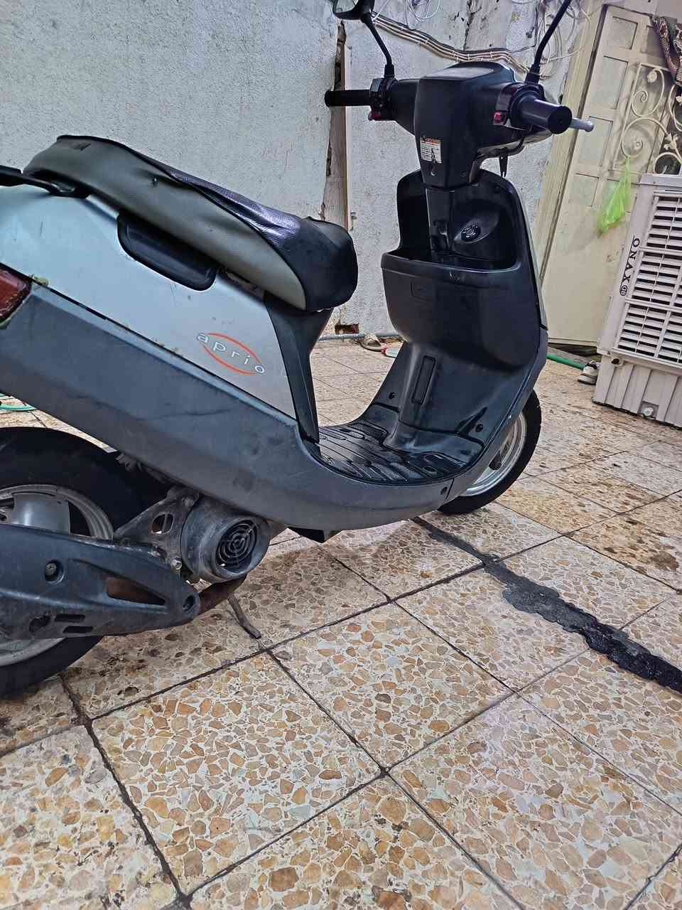 دراجه بطه موديل 2003 سلف هندر كهربائيات شغاله مكينه ناعمه السعر 300 وبيهه مجال مكان كربلاء حي القادسية ***********
