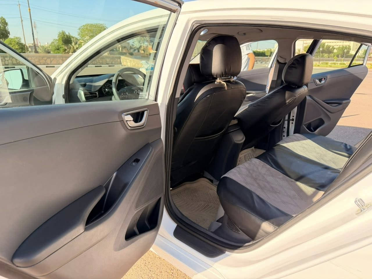 #هونداي-ايونك -موديل -2020
Hyundai IONQ-2020 Hybrid 
اللون ابيض  رقم بغداد مشروع وطني 
بصمه ابواب 
تحديد مسار
شاشة اصلية
زجاج كهرباء 
ثلاث وضعيات للقيادة EV , Eco , Drive
نظام خرائط Navigatio
كاميرا للرجوع للخلف
مدخل AUX - USB
مشغل Bluetooth
تحكم - أوامر صوتية
مانّع انزلاق ( ESB )
حساس ضباب
كشافات ابيض 
رادار تنبية خروج عن المسار
سنتر لوك
اضويه ترحيب بصمة 
العنوان الانبار -الرمادي
السعر 120$ورقه وبي مجال حك الجيه
للاستفسار : ***********
