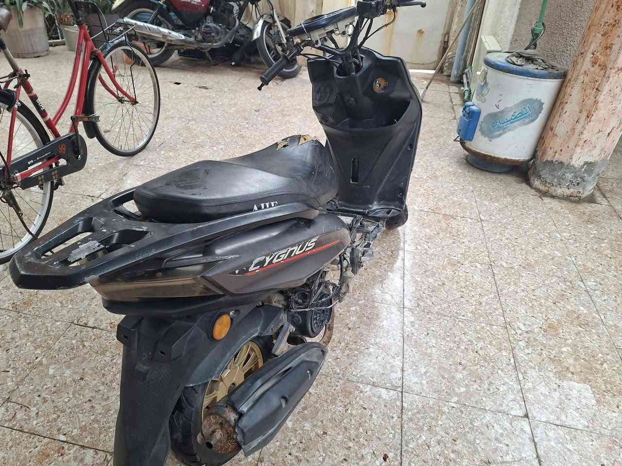 السلام عليكم دراجه للبيع مكينه مامفتوحه بيها نقوصات بكفرها شلعه معدل تخبل الدراجه كل كهربائياتها شغاله نكره سلف سعرها 180 وبيها مجال ولشراي يتصل ***********مكان كربلاء طويريج
