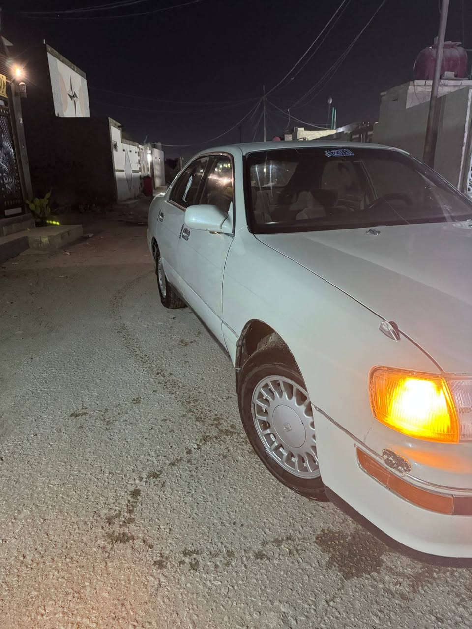 سلام عليكم بطه لببيع
مديل 1992مكفوله من الكصع وعيب الشرعي 
السياره بمسي رقم رقم نكليزي  ستوني مبدل محرك 
كير نضيف صدرها نضفيه وتايرات جددا 
سعر 50وبيه مجال قليل حك الجيه 
***********
وتساب وفيس
