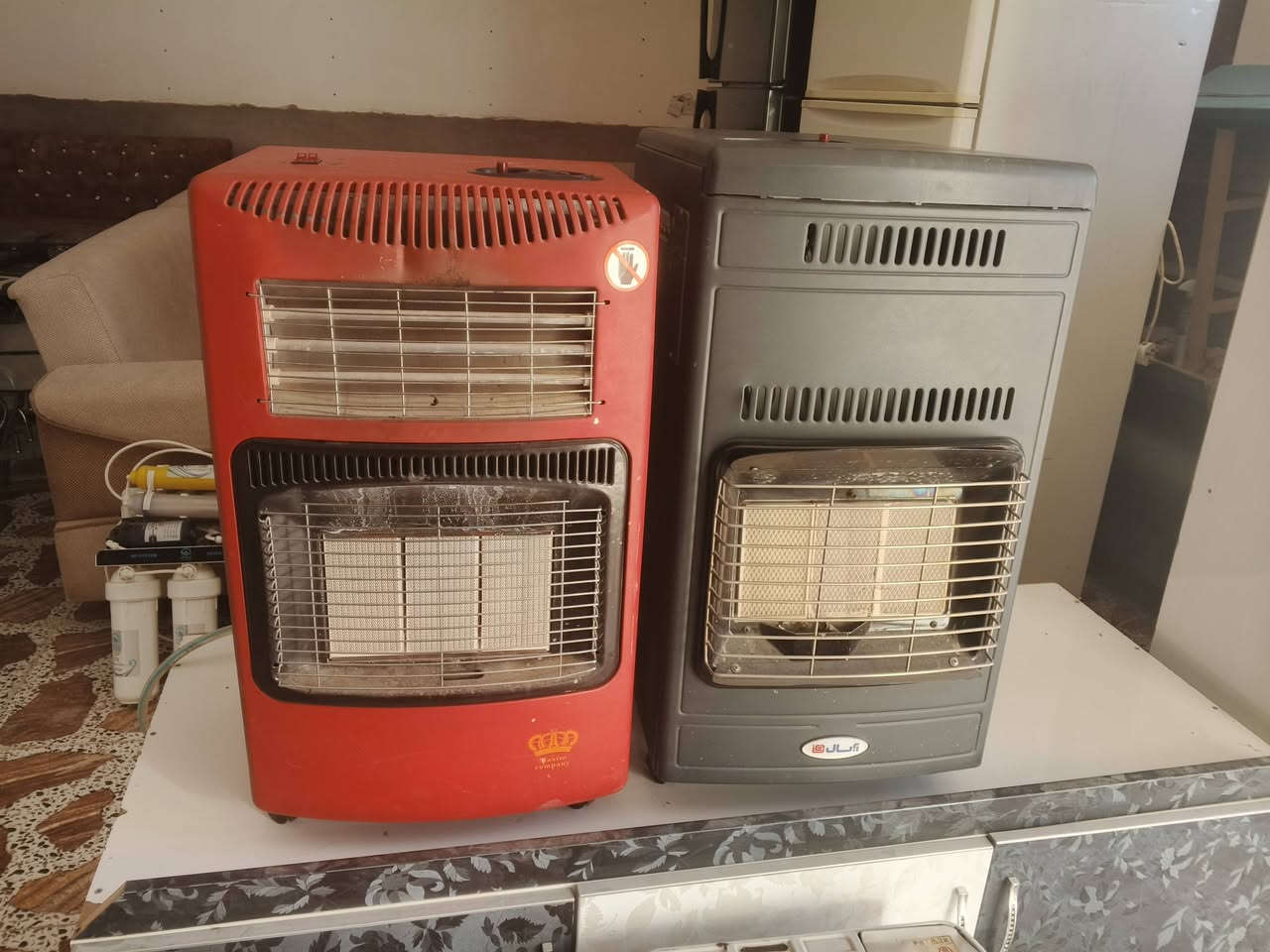 السلام عليكم 
يوجد لدينا غراض منزلية مستخدمه باسعار مناسبه جدا 
العنوان حديثه الحي العسكري قرب الشبكات والتوزيع 
***********
***********
